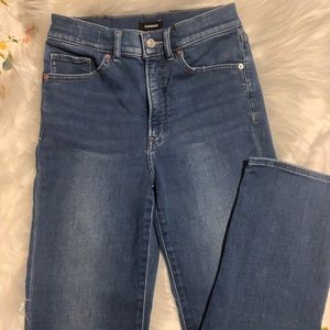 Straight leg, high waisted jeans